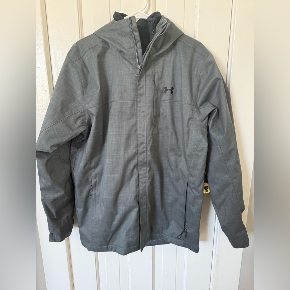 Men’s medium under armour storm jacket